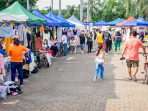 82 emprendedores ofrecen sus productos en Parque Forestal