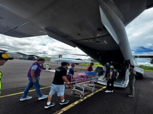 Paciente fue trasladado de Galápagos a Manta para recibir atención especializada