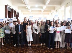 180 ciudadanos recibieron su certificación en inglés nivel A1 con programa municipal