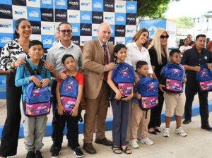 Kits escolares para niños y niñas del programa Edúcate Guayaquil