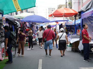 Más de 500 comerciantes atienden alta demanda de compradores