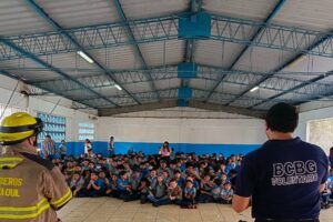 Benemérito Cuerpo de Bomberos capacita en   prevención a 200 mil niños