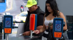 Trolebús y Ecovía aceptarán solo pagos digitales de 21h45 a 22h00 por toque de queda