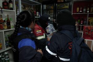 Tres clausuras y decomiso de armas blancas dejan operativos en el feriado