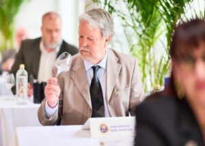 Guitig  suma más de 30 reconocimientos