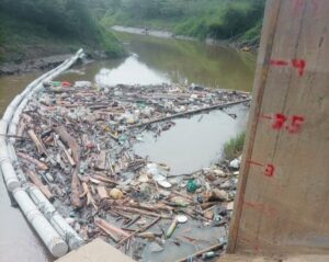 Una barrera tecnológica en el río Portoviejo permitirá reducir la contaminación plástica