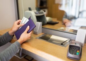 3 de cada 10 adultos acceden a crédito formal en Ecuador, Colombia y Perú