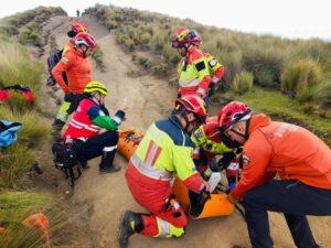 Bomberos Quito atendió a una persona que sufrió una caída en el Rucu Pichincha