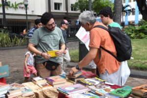 Entre libros y periódicos descubra la memoria de Guayaquil