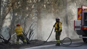 Controlado incendio forestal en La Vicentina e Itchimbía