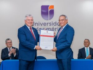Quito entrega reconocimiento a la Universidad Indoamérica