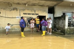Atención a familias afectadas por inundaciones en Tenguel