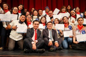 526 líderes comunitarios en salud mental se graduaron