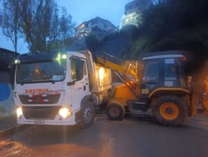 Equipo municipal se mantiene realizando trabajos en Monjas