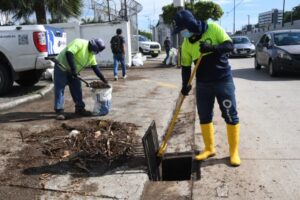 Limpieza se realiza con 1.200 obreros y maquinaria pesada